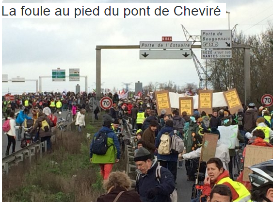 Nantes the crowd near the Chevire bridge 9.1.2016