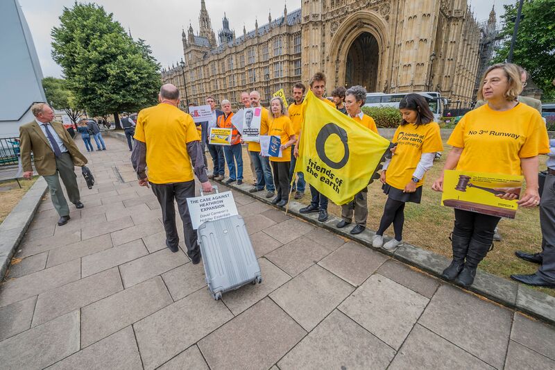 Suitcase rolling off